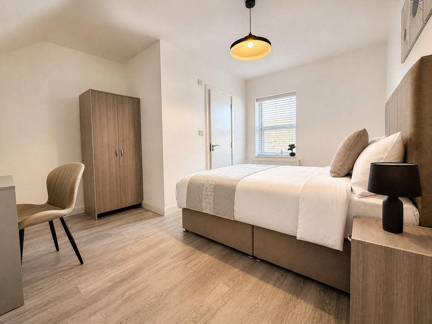 Habitació doble per a ús individual Comfort, bany privat | Escriptori i espai de treball apte per a portàtils 