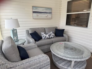 Living area - MINS to LAKE SUMTER LANDING! Patio Villa-Near Shopping…GOLF CART INCLUDED⛳️ (The Villages)