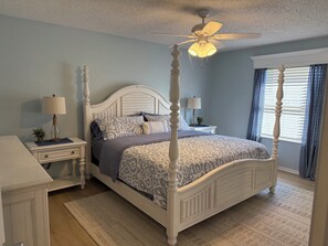 2 bedrooms, iron/ironing board, Internet, bed sheets - MINS to LAKE SUMTER LANDING! Patio Villa-Near Shopping…GOLF CART INCLUDED⛳️ (The Villages)