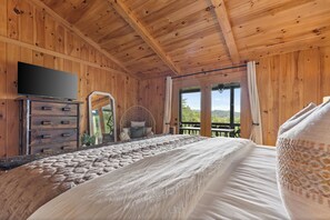 3 bedrooms, desk, iron/ironing board, travel crib