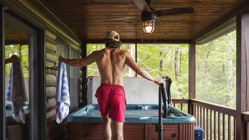 Indoor spa tub