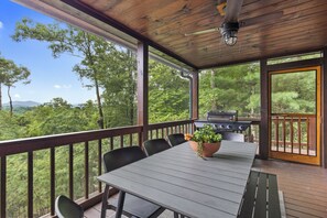 Outdoor dining - Aska Cabin | Game Bunk Room | Mtn Views | Firepit (Blue Ridge)
