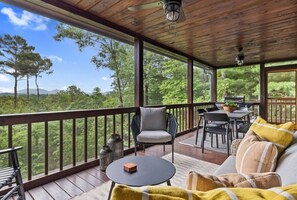 Outdoor dining - Aska Cabin | Game Bunk Room | Mtn Views | Firepit (Blue Ridge)