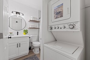تجهيزات دش، مجففات شعر، مناشف، صابون
