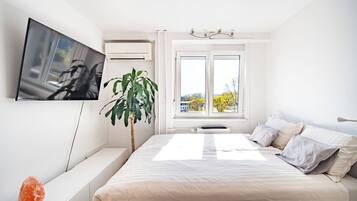 1 bedroom, iron/ironing board, internet, bed sheets