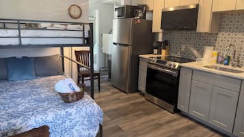 1 chambre, fer et planche à repasser, Wi-Fi gratuit, draps fournis