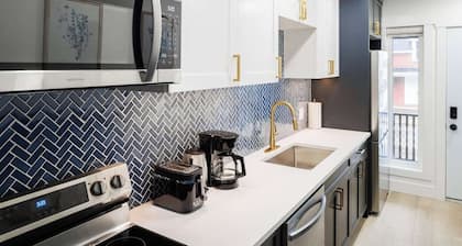 The Blue Gem: Downtown Charlottetown Apartment