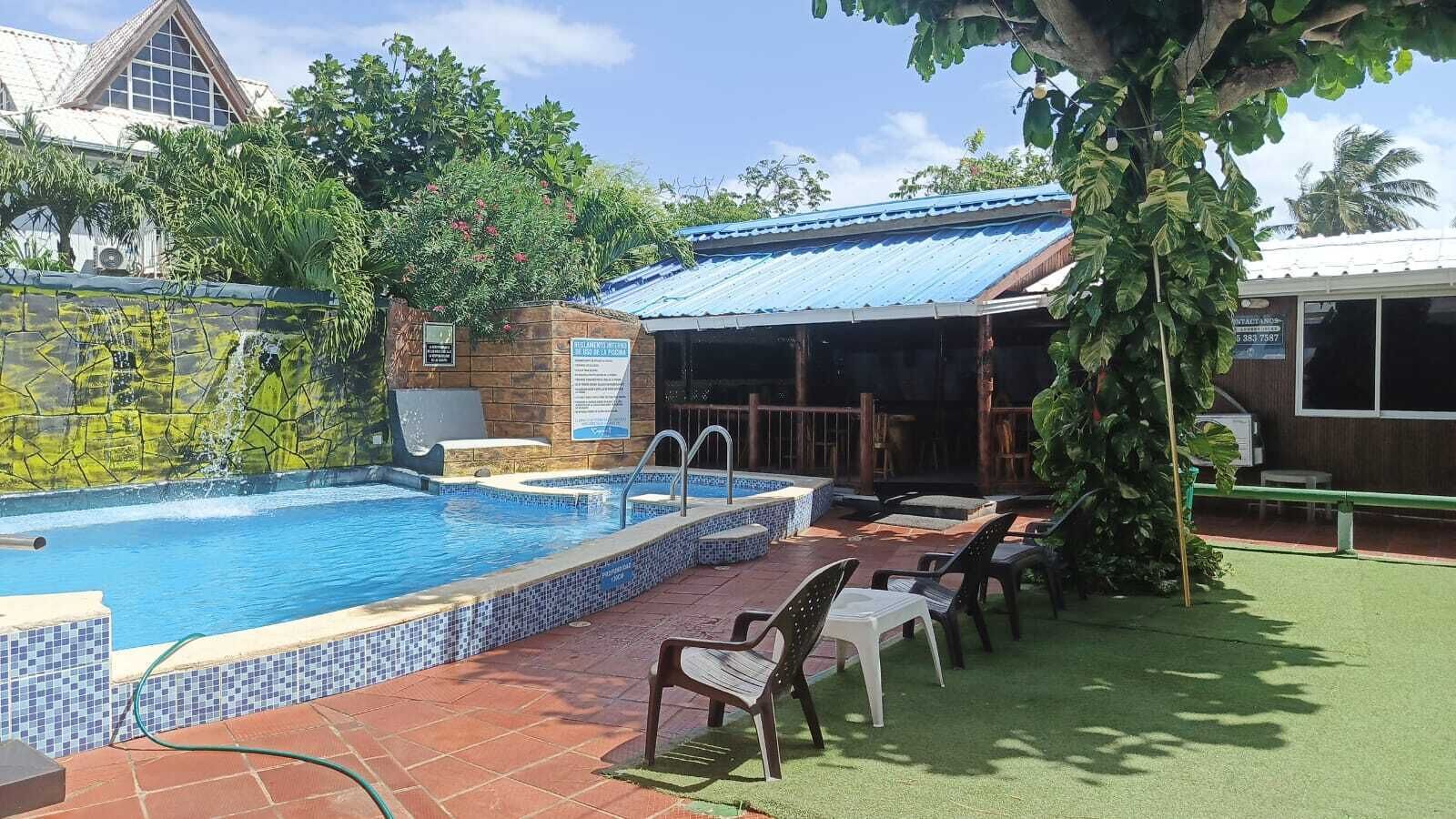 2 piscinas externas