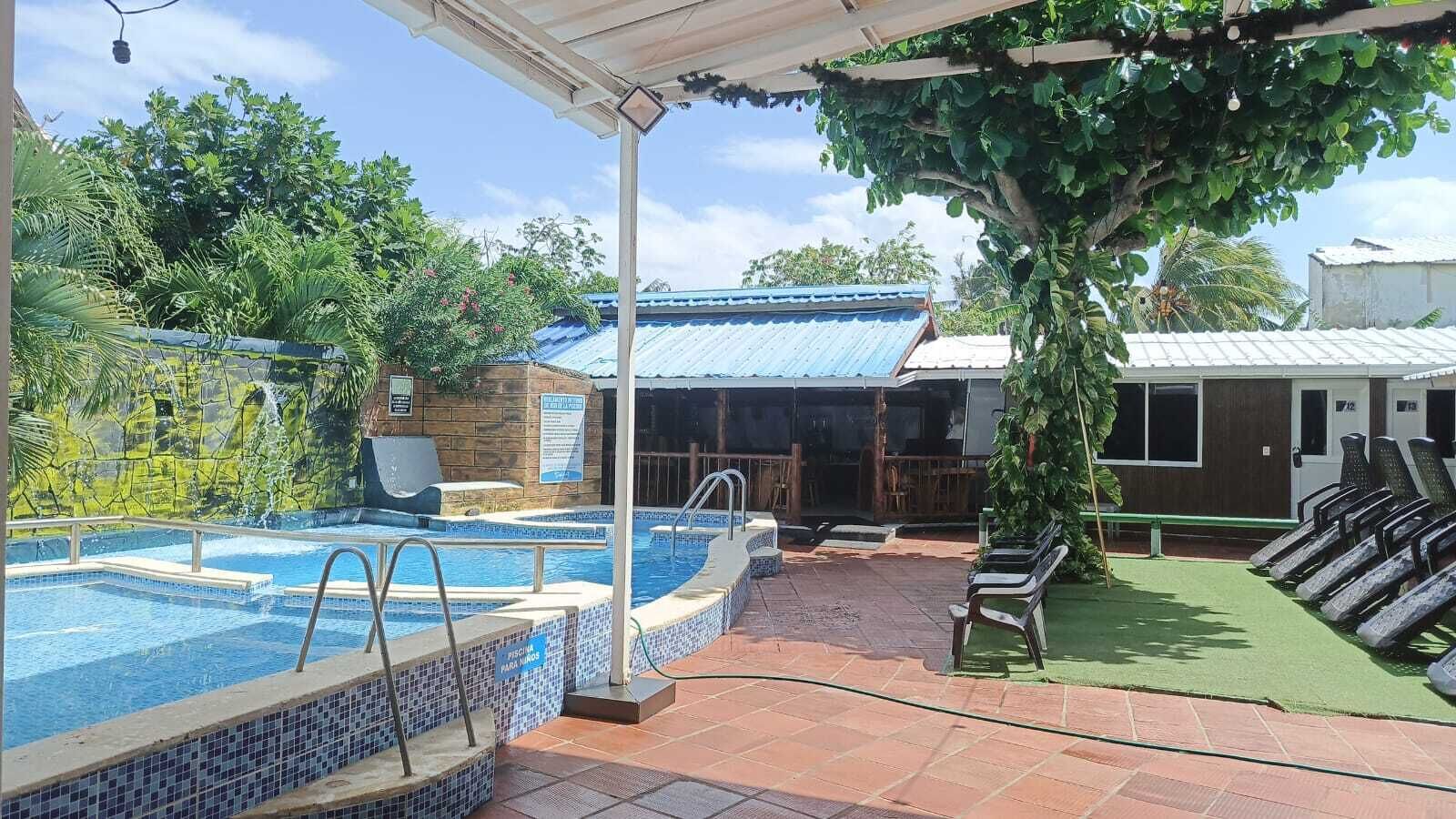2 outdoor pools