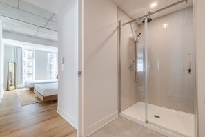 Hair dryer, towels - Old Port Haven 2BR  | Free Parking (Montreal)