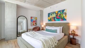 Desk, iron/ironing board, WiFi, bed sheets
