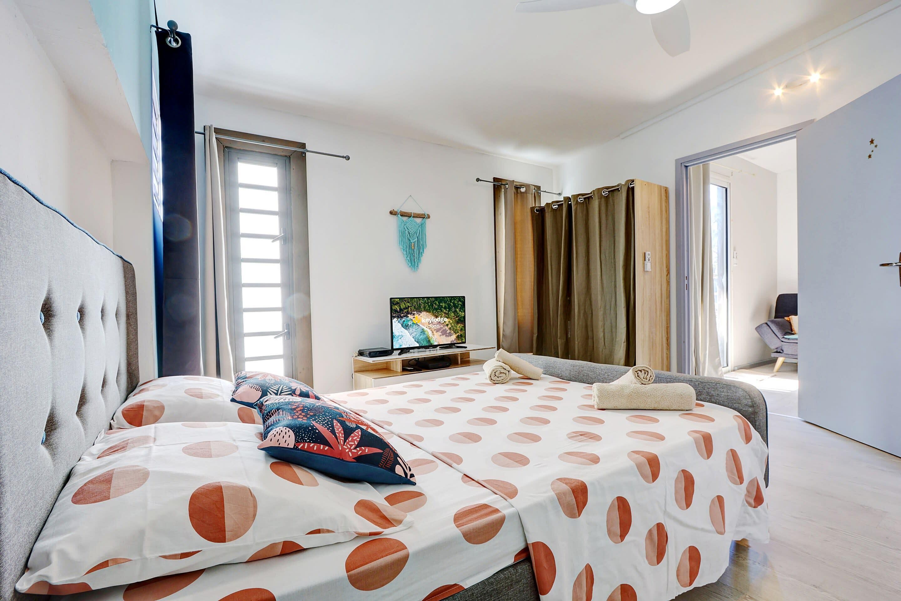 1 chambre, fer et planche à repasser, Wi-Fi, draps fournis