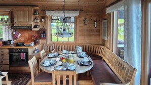 Dining - Authentic cabin overlooking Lake Møsvann (Rjukan)
