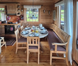 Dining - Authentic cabin overlooking Lake Møsvann (Rjukan)