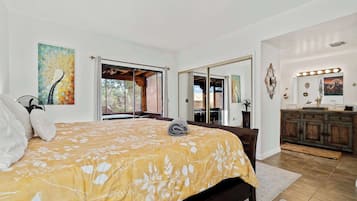 Iron/ironing board, travel crib, WiFi, bed sheets