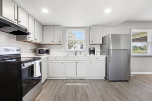 Private kitchen - Modern Luxe 3BR,2-Car Garage 5 Min to IND Airport (Indianapolis)