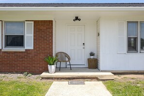 Exterior detail - Modern Luxe 3BR,2-Car Garage 5 Min to IND Airport (Indianapolis)