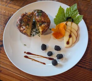 Food and drink - Franziska Haus - Wendellin Suite
​ (Dundee)