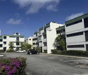 Property grounds - Bright Interior-Designed Condo Near Bridgetown, UNESCO Garrison & Beaches (Bridetown)