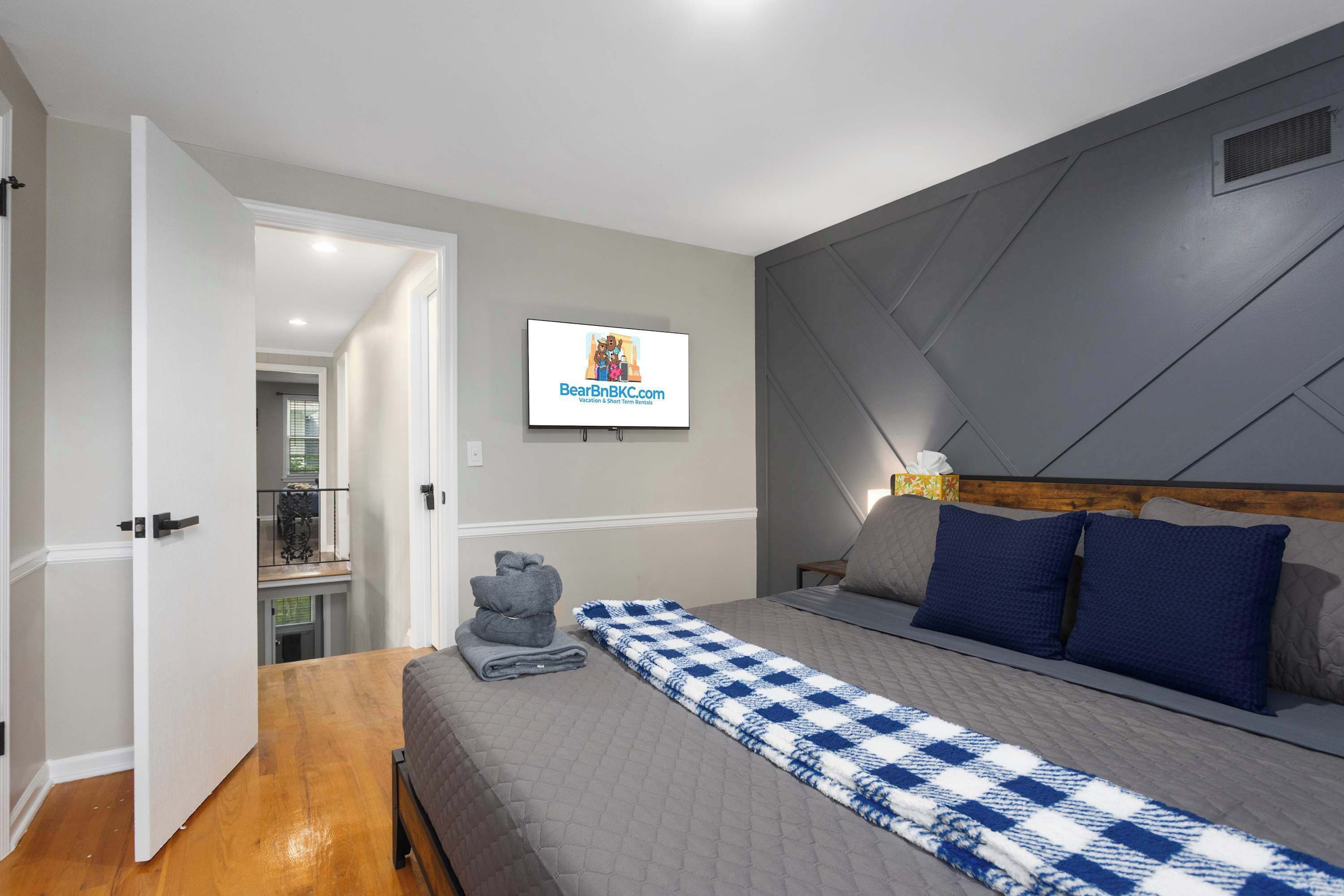 Iron/ironing board, travel crib, WiFi, bed sheets