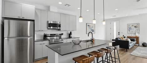 Triple Room | Private kitchen | Fridge, microwave, oven, dishwasher