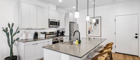 Triple Room | Private kitchen | Fridge, microwave, oven, dishwasher