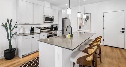 Desert Escape Townhome - Pool & Gym