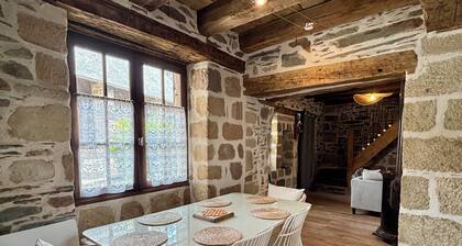 Maison d'Autrefois - Typique - 4 pers. - Dans le bourg de Donzenac