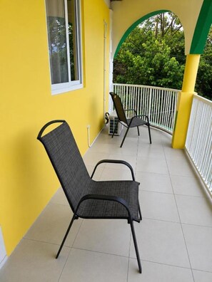 Property grounds - Enjoyable 1-bedroom apartment-Barefoot Apartments (Roseau)