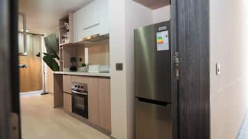 Apartment (503) | Private kitchen | Full-size fridge, microwave, oven, stovetop