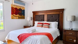 Frette Italian sheets, premium bedding, in-room safe - La Marina Condominios by Monyxbnb (Puerto Vallarta)