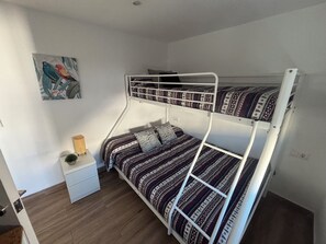 Strykjärn/strykbräda, gratis wi-fi och sängkläder