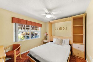 4 bedrooms, iron/ironing board, bed sheets - 253 Palm Ln (Cocoa Beach)