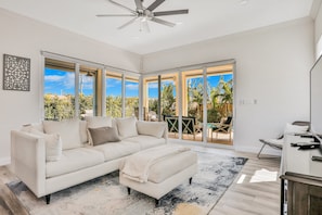 House (4 Bedrooms) | Living area - 435 Madison Ave (Cape Canaveral)