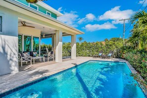 Outdoor pool - 435 Madison Ave (Cape Canaveral)