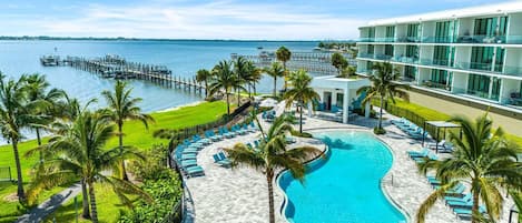 2 outdoor pools