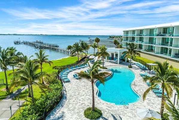 2 outdoor pools - 435 Strand Dr (Melbourne Beach)