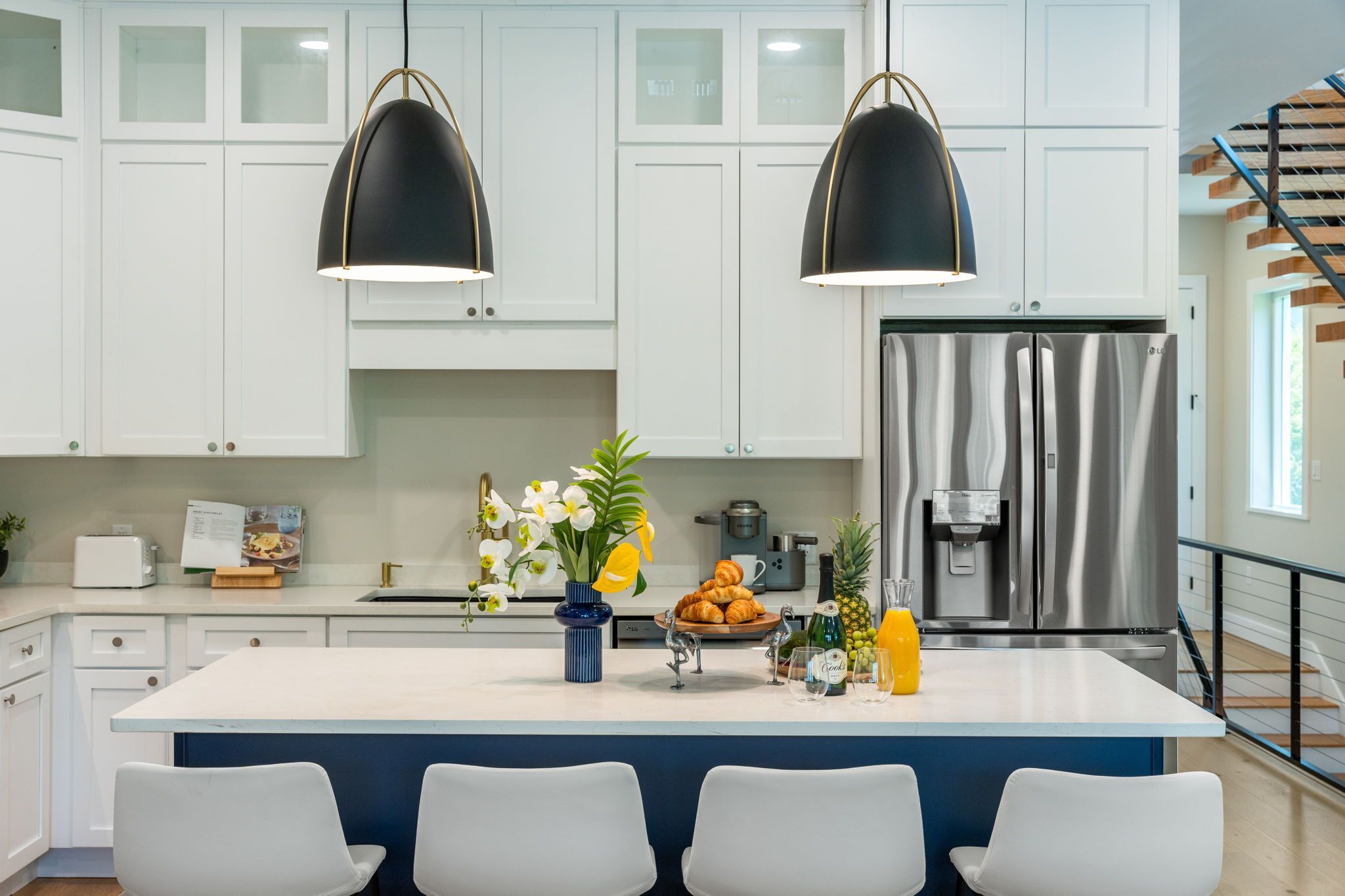 Geladeira, micro-ondas, fogão, cooktop