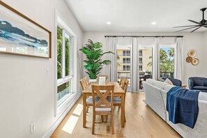 Huvila (Multiple Bedrooms) | Ruokasali