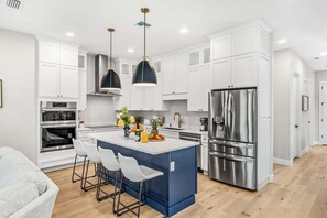 Villa (4 Bedrooms) | Privat køkken | Køleskab, mikrobølgeovn, ovn, kogeplade
