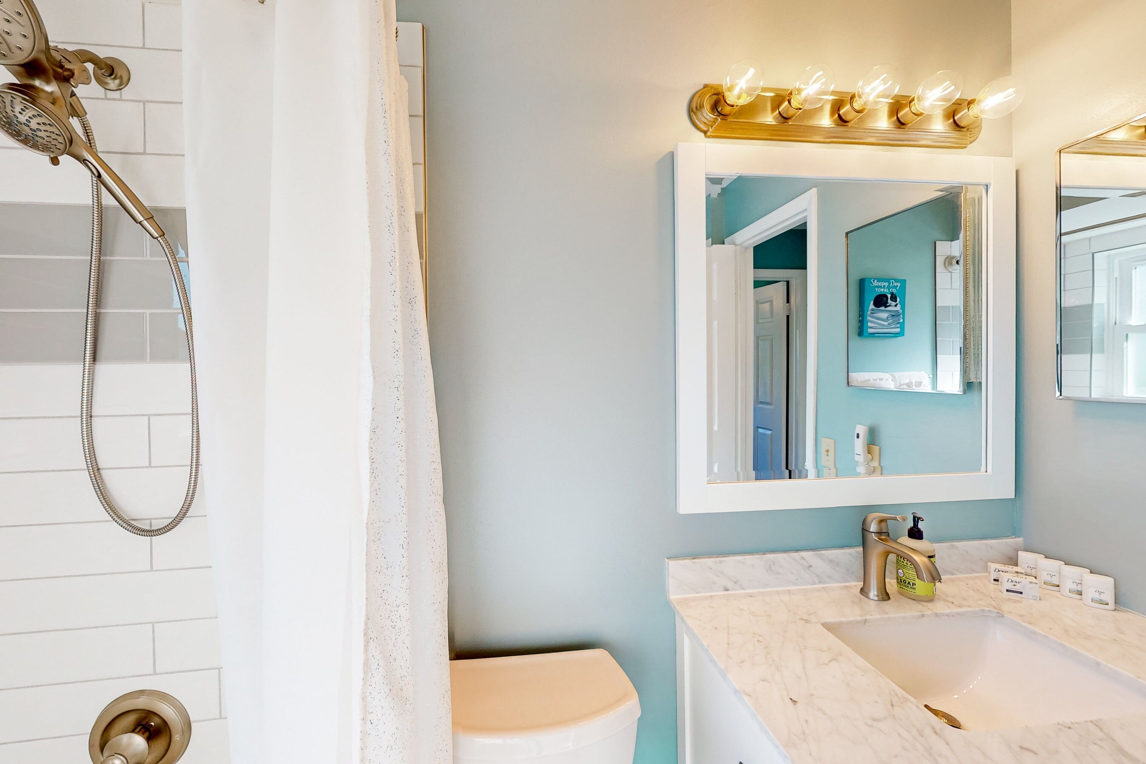 Apartment (3 Bedrooms) | Badezimmer | Dusche, Handtücher