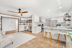 Casa (4 Bedrooms) | Cuina privada | Frigorífic, microones, forn i placa de cuina 