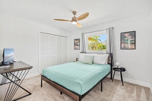 4 bedrooms, iron/ironing board, bed sheets - 201 Marion Street (Indian Harbour Beach)
