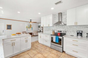 House (4 Bedrooms) | Private kitchen | Fridge, microwave, oven, stovetop