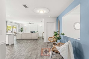 House (3 Bedrooms) | Living area - 105 Bay Dr N (Indian Harbour Beach)