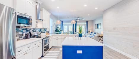 House (3 Bedrooms) | Private kitchen | Fridge, microwave, oven, stovetop