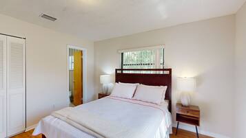 House (3 Bedrooms) | 3 bilik tidur, seterika/papan seterika, cadar katil
