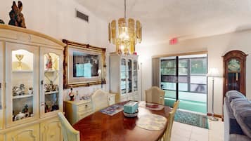 House (3 Bedrooms) | Dining