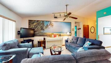 House (3 Bedrooms) | Living area | 40-inch Smart TV with digital channels
