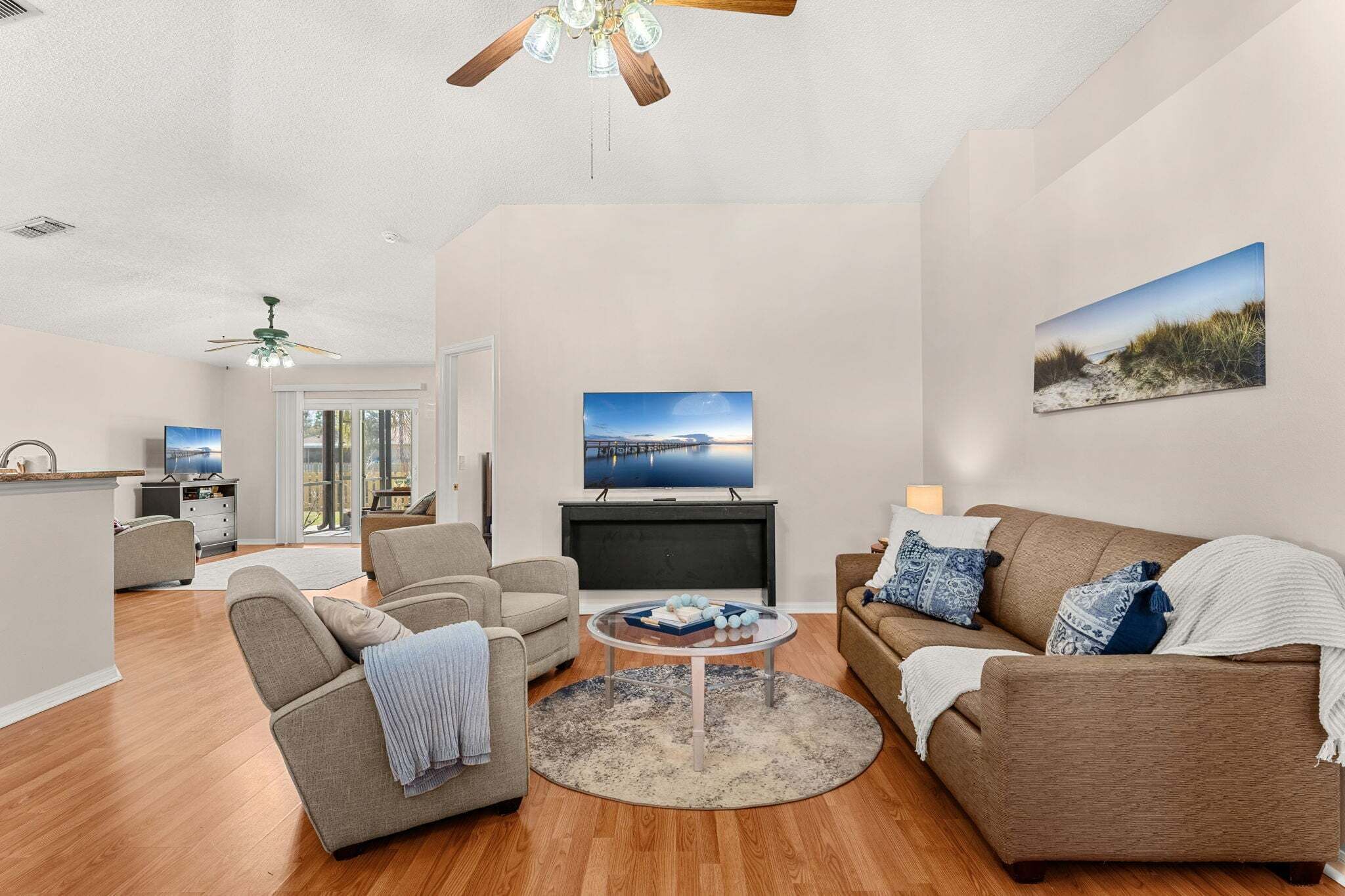 Casa (3 Bedrooms) | Área de estar | Smart TV 40 polegadas com canais digitais